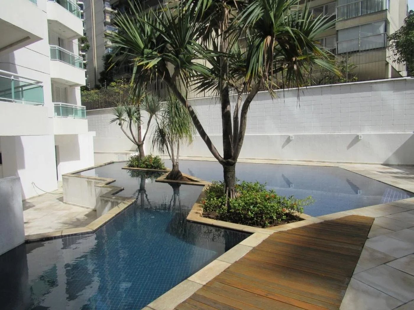Apartamento à venda com 3 suítes em Real Parque, São Paulo, SP