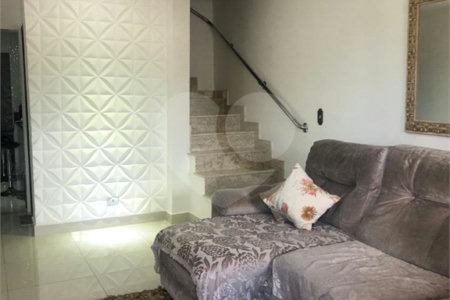 Casa à venda com 3 quartos, sendo 1 suíte, no condomínio Residencial Sabará, São Paulo - SP