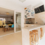 Casa à venda com 5 quartos, sendo 4 suítes, no condomínio Figueira Garden, Atibaia - SP