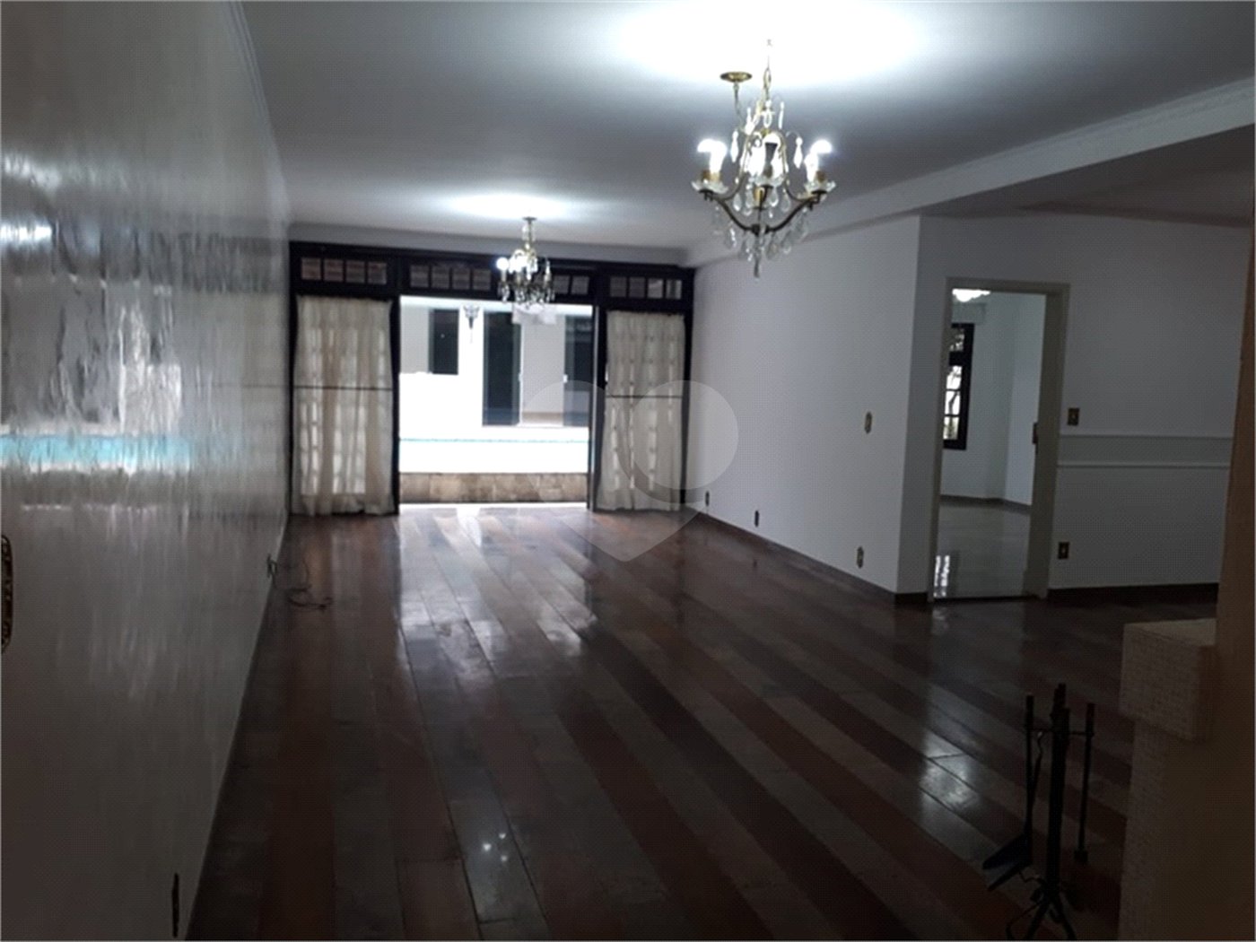 Sobrado à venda com 5 quartos, sendo 3 suítes, em Tremembé, São Paulo, SP