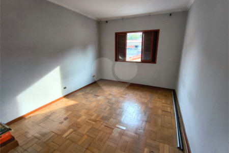 Sobrado à venda com 3 quartos em Vila Paulo Silas, São Paulo, SP