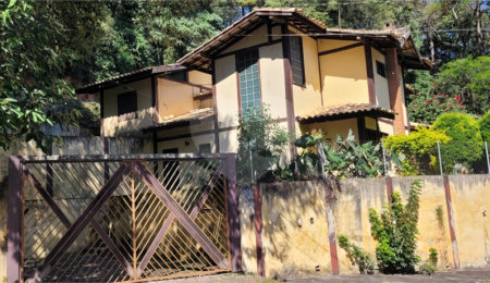 Casa à venda com 3 quartos, sendo 1 suíte,  no condomínio Sausalito, Mairiporã - SP
