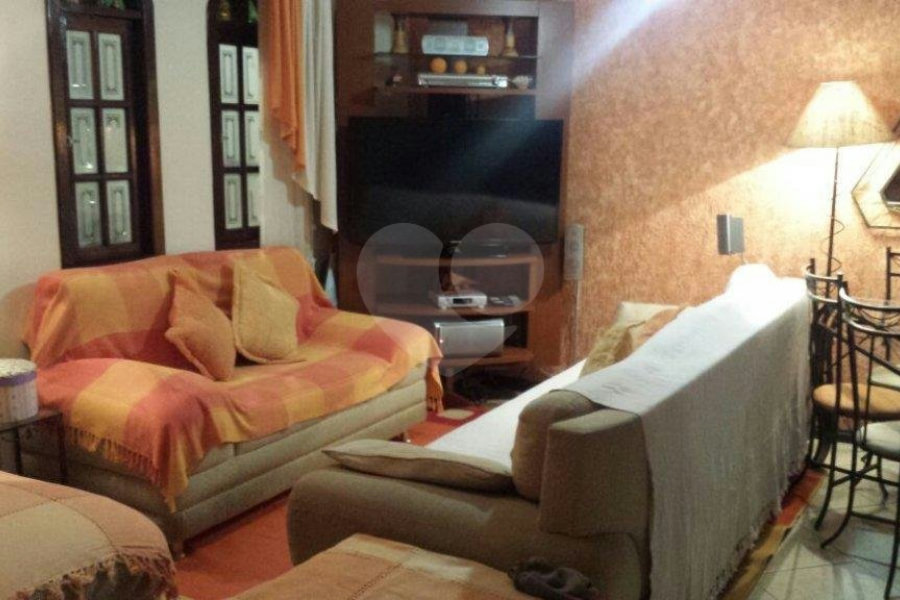 Casa à venda com 3 quartos, sendo 1 suíte, no condomínio Jardim das Pedras, São Paulo - SP