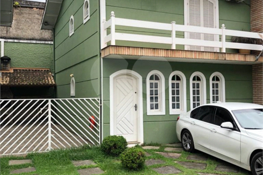 Casa à venda com 3 quartos, sendo 1 suíte, no condomínio Jardim das Pedras, São Paulo - SP