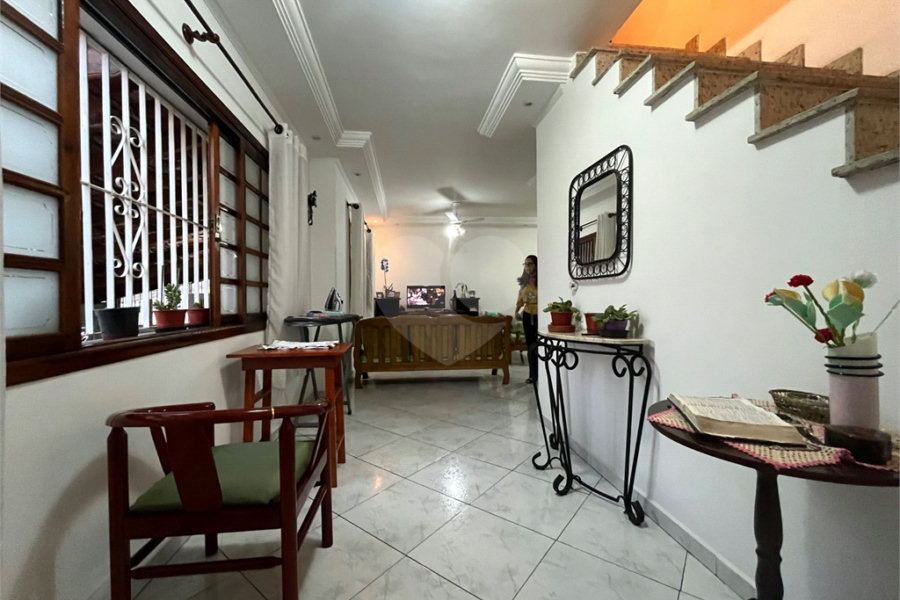 Sobrado à venda com 3 quartos, sendo 1 suíte, em Vila Irmãos Arnoni, São Paulo, SP