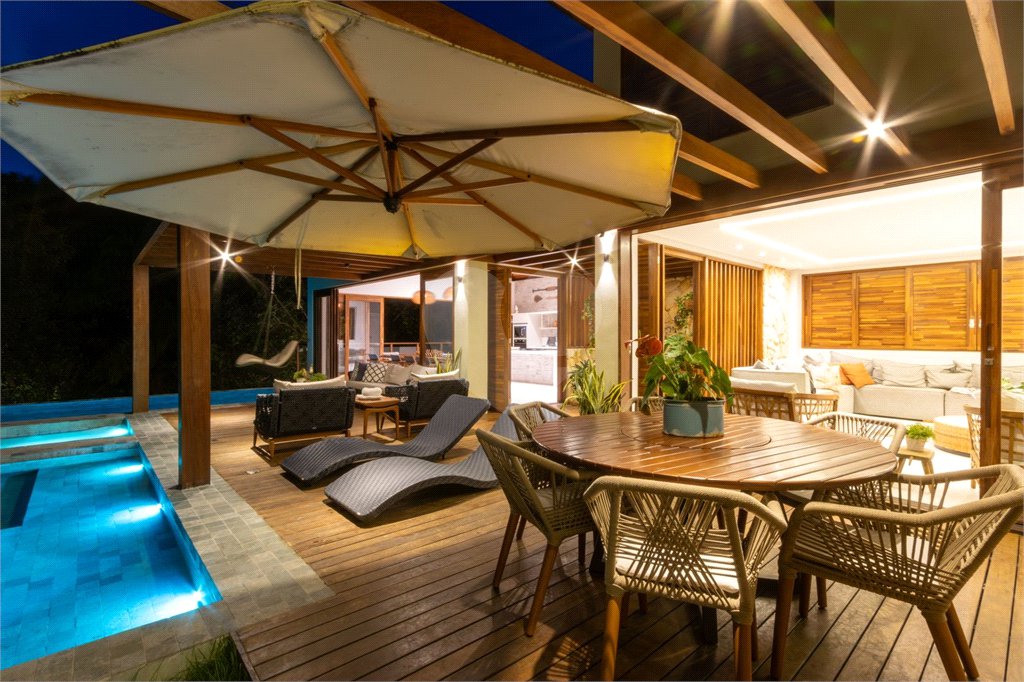 Casa à venda com 4 quartos, sendo 2 suítes,  no condomínio Praia Bella, Mata de São João - BA