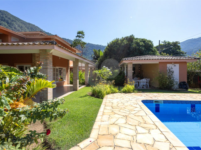 Casa à venda com 6 quartos, sendo 4 suítes,  em Barequeçaba, São Sebastião, SP