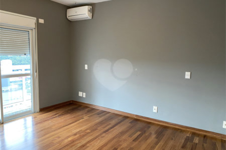 Apartamento à venda com 3 suítes em Vila Andrade, São Paulo, SP