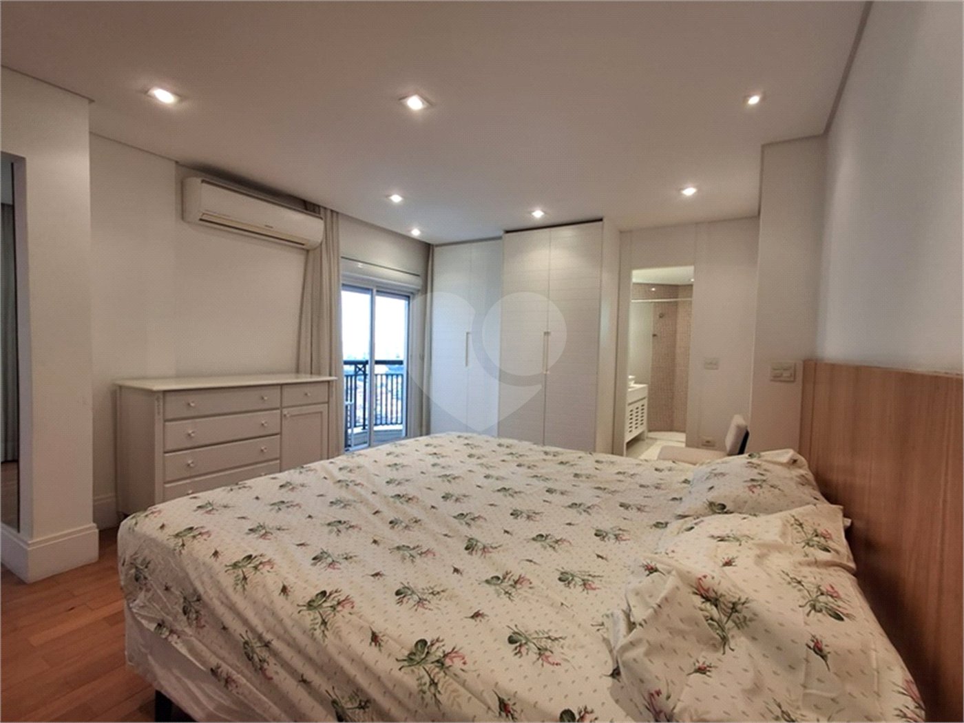 Apartamento à venda com 4 quartos, sendo 3 suítes, em Santana, São Paulo, SP