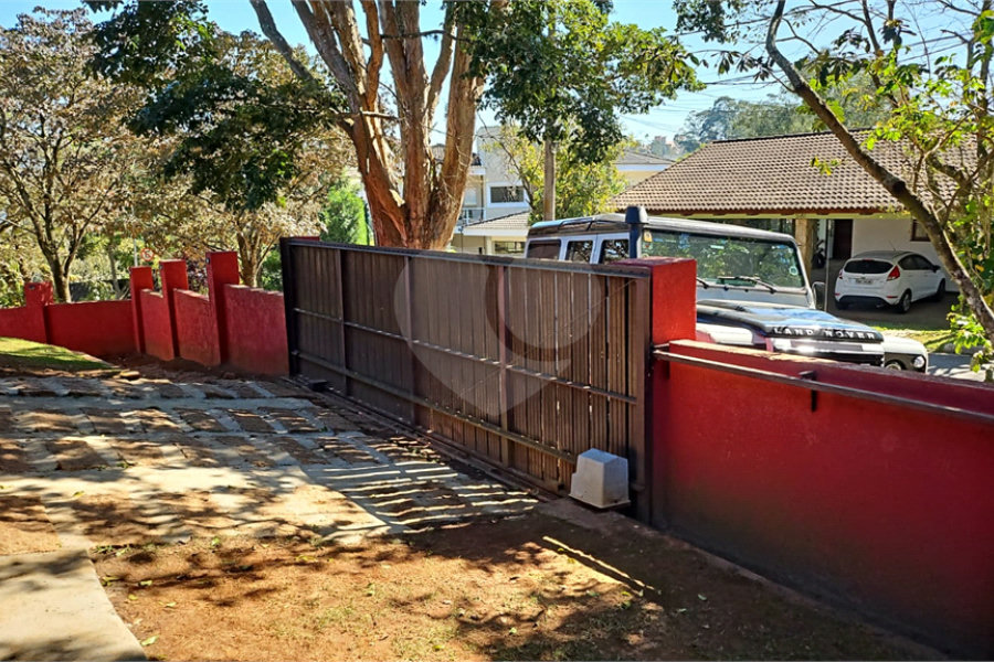 Casa à venda com 4 quartos, sendo 3 suítes, no condomínio Residncial Euroville, Carapicuíba - SP
