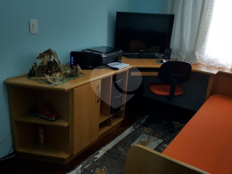 Casa à venda com 3 suítes no condomínio Village, São Paulo - SP