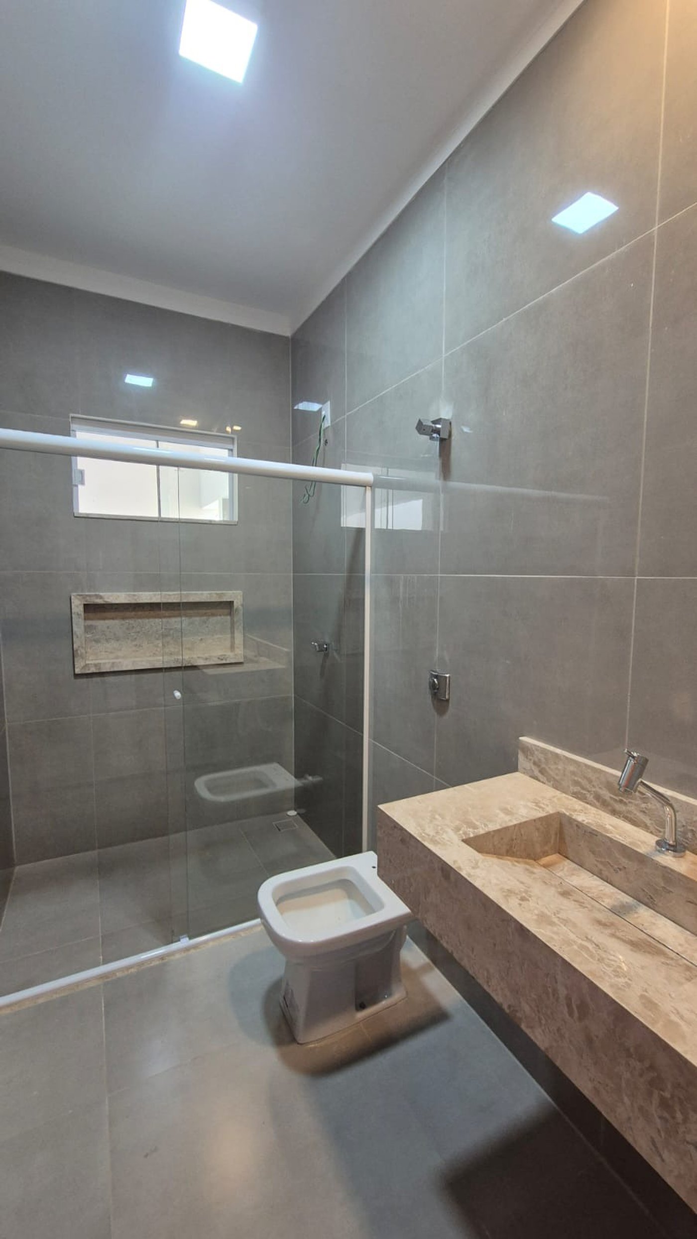 Casa à venda com 3 quartos, sendo 1 suíte,  em Jardim dos Ipes, Três Lagoas, MS