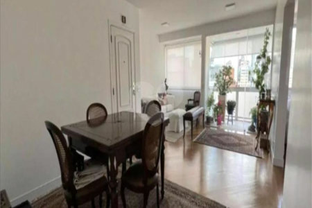 Apartamento à venda com 3 quartos, sendo 1 suíte, em Moema, São Paulo, SP