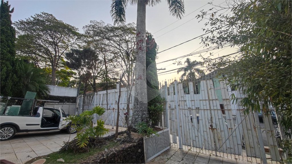 Casa Térrea à venda com 5 quartos, sendo 2 suítes, em Chácara Monte Alegre, São Paulo, SP