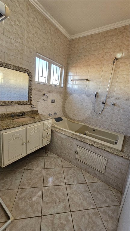 Sobrado à venda com 3 quartos, sendo 2 suítes, em Jardim Rossignatti, Indaiatuba, SP