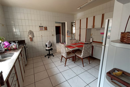 Casa à venda com 6 quartos, sendo 2 suítes, no Centro, Itapetininga, SP