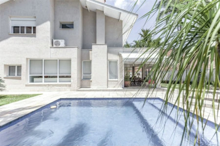 Casa à venda com 5 quartos, sendo 3 suítes, em Jardim Leonor, São Paulo, SP