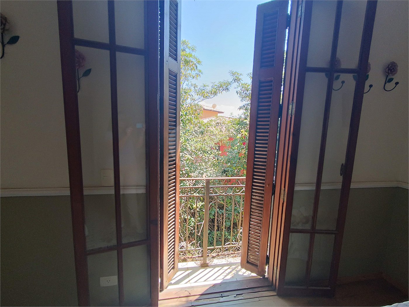 Casa à venda com 4 quartos, sendo 3 suítes, no condomínio Patrimônio do Carmo, São Roque - SP