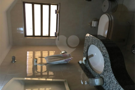 Casa à venda com 4 quartos, sendo 2 suítes,  em Vila Suzana, São Paulo, SP