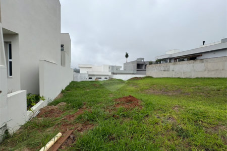 Lote à venda no Condomínio Village Damha IV