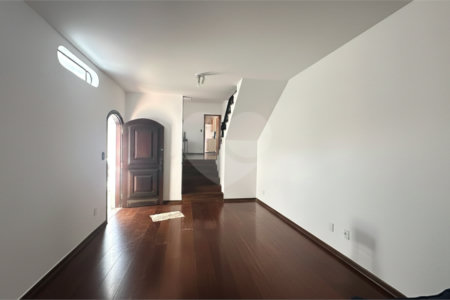 Sobrado à venda com 3 quartos, sendo 1 suíte, em Vila São Francisco, São Paulo, SP