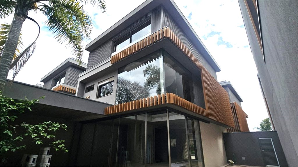 Casa à venda com 4 suítes no condomínio Plm 875, São Paulo - SP