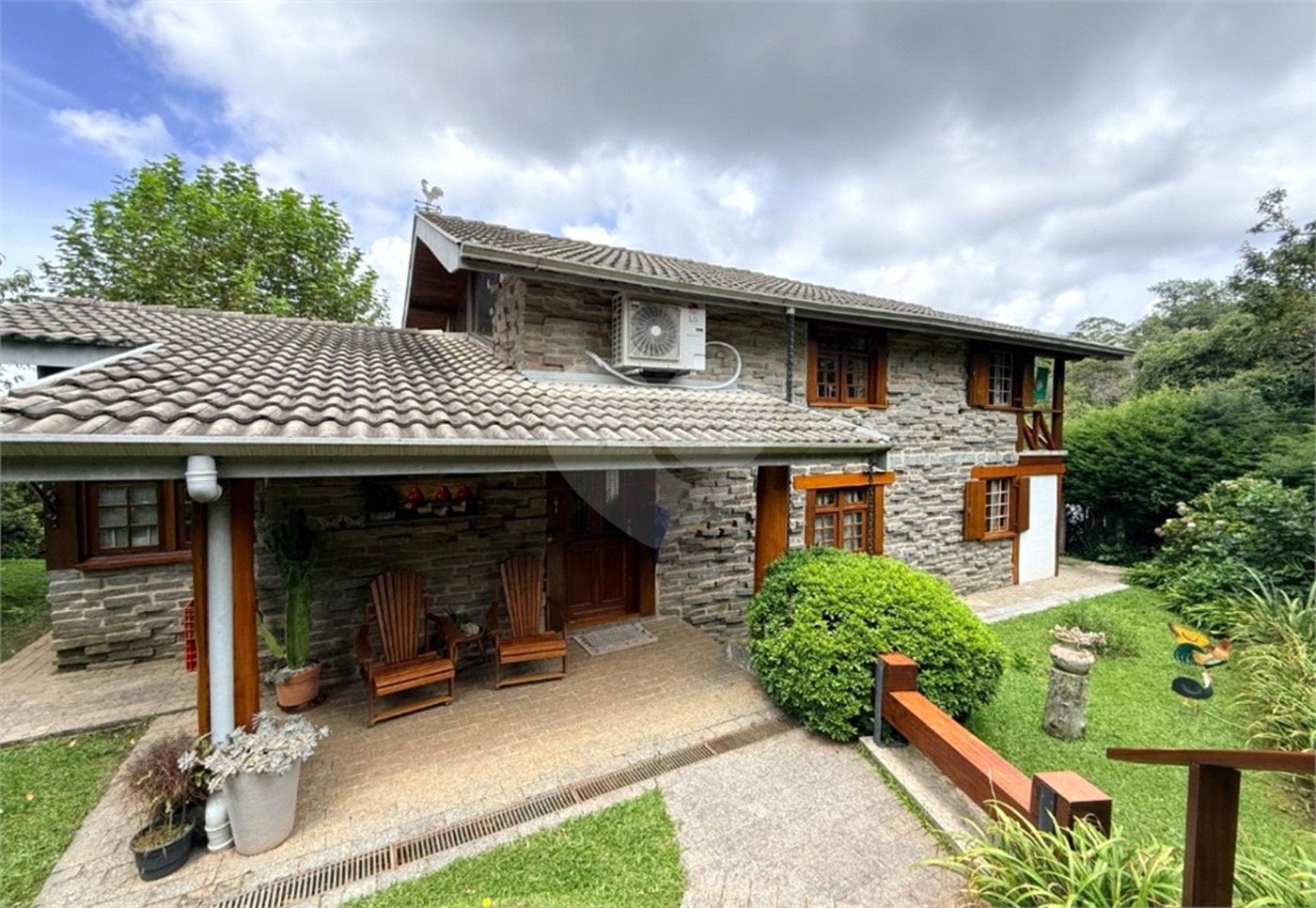 Casa à venda com 4 suítes em Vila Natal, Campos do Jordão, SP