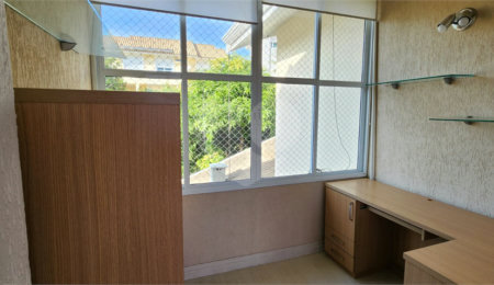 Casa à venda com 3 suítes no condomínio Recanto dos Paturis, Vinhedo - SP