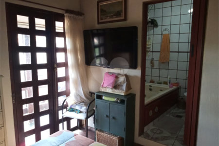 Sobrado à venda com 3 quartos, sendo 1 suíte,  em Vila Caputera, Mogi das Cruzes, SP