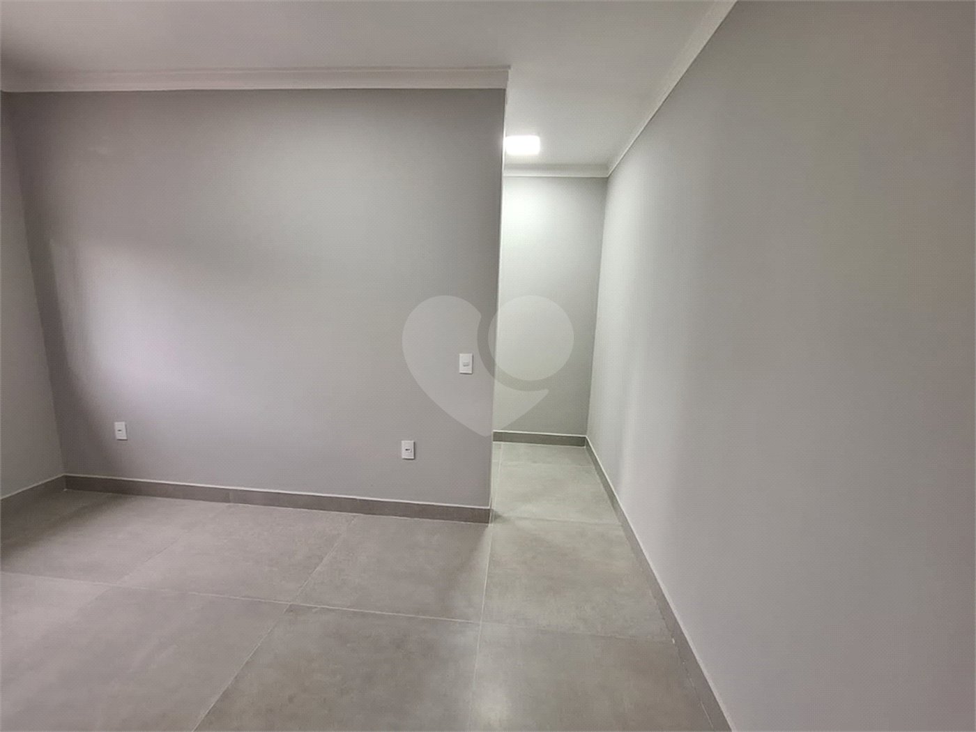 Casa à venda com 3 quartos, sendo 1 suíte,  no condomínio Helena Maria, Sorocaba - SP