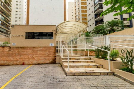 Apartamento à venda ou para alugar com 3 quartos, sendo 1 suíte, em Moema, São Paulo, SP