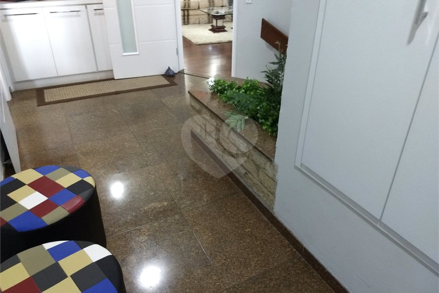 Casa Térrea à venda ou para alugar com 4 suítes em Horto, São Paulo, SP