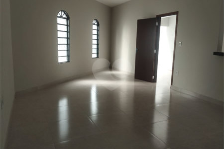 Casa Térrea à venda com 3 quartos, sendo 1 suíte, em Jardim Nova América, Araraquara, SP