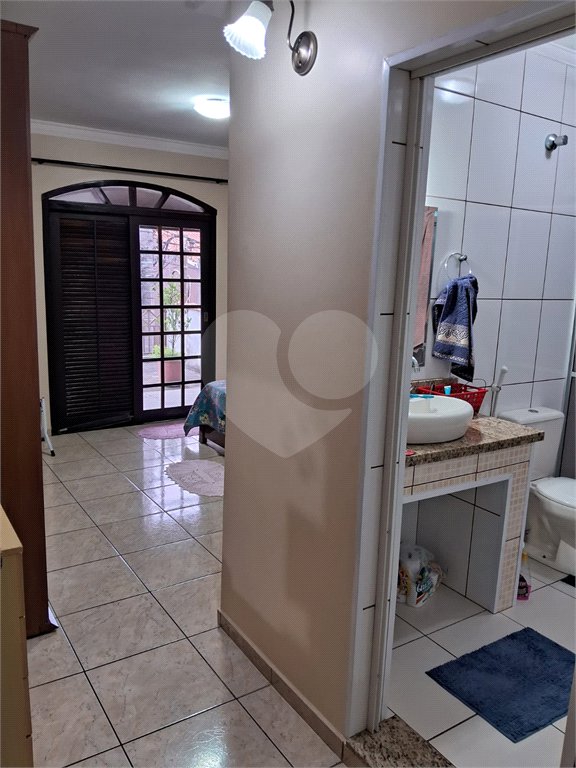 Sobrado à venda com 3 quartos, sendo 1 suíte, em Parque Gerassi, Santo André, SP