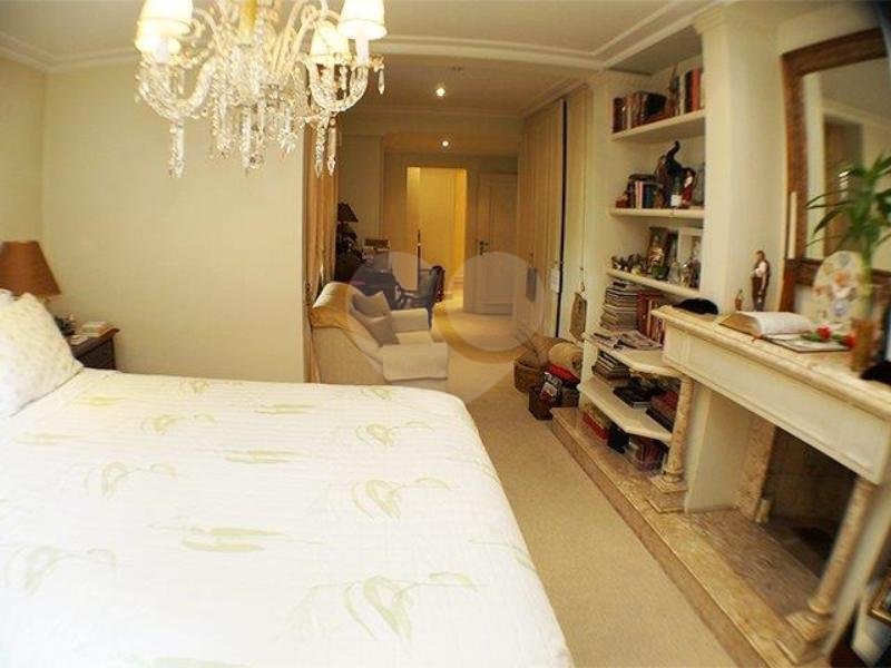 Apartamento à venda ou para alugar com 4 suítes em Moema, São Paulo, SP