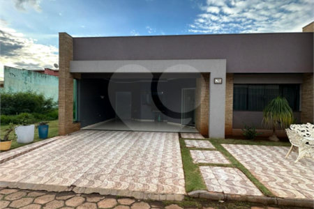 Casa à venda com 3 quartos, sendo 1 suíte,  no Centro, Ponta Porã, MS