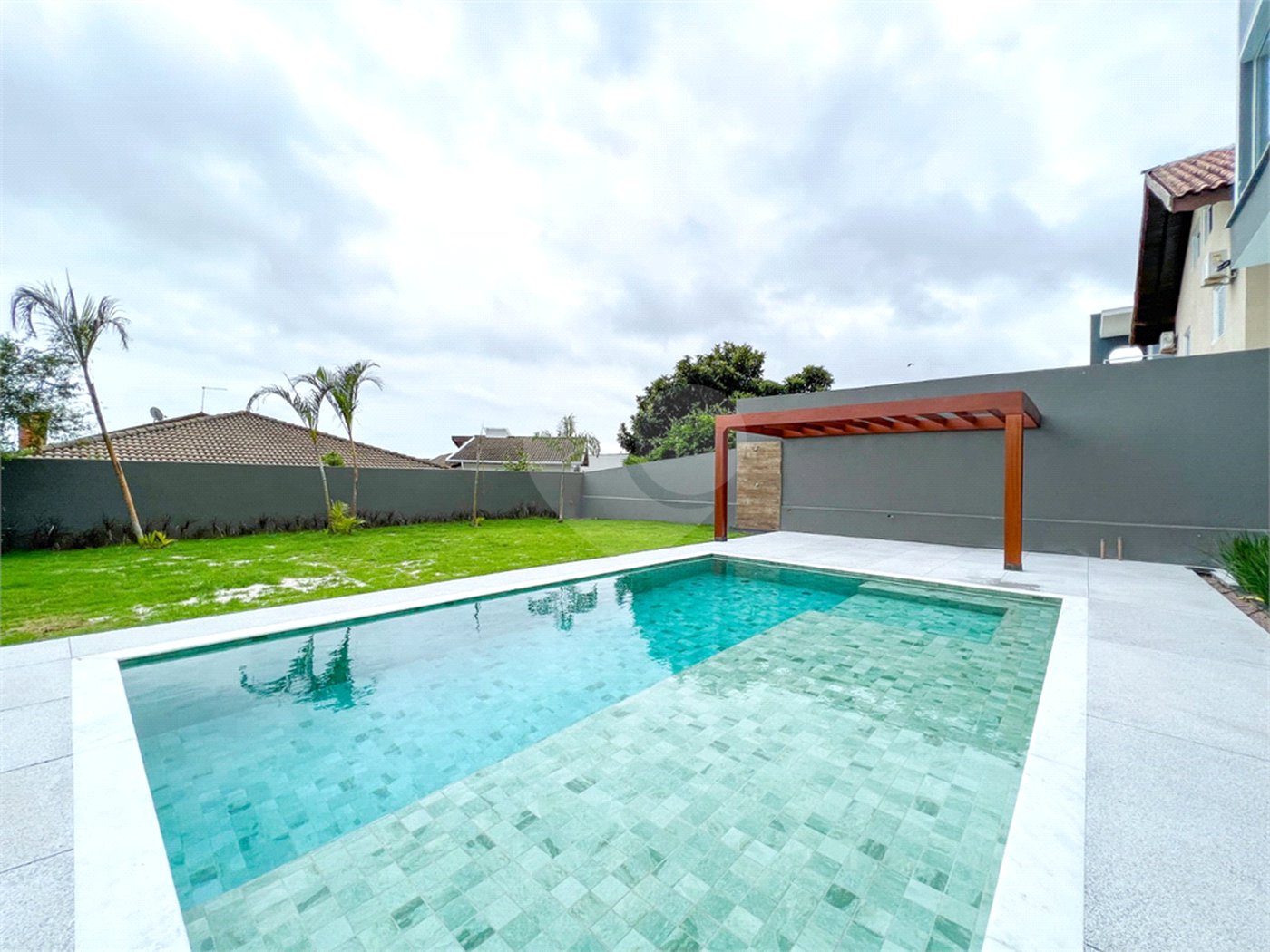 Casa à venda com 4 suítes no condomínio Alpes de Vinhedo, Vinhedo - SP