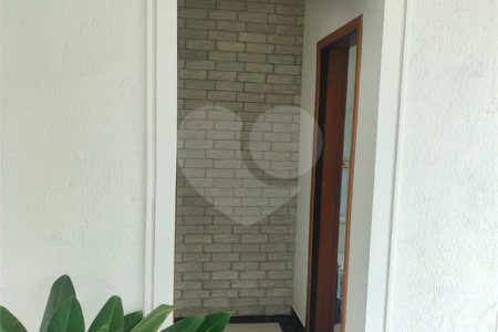 Casa à venda com 3 quartos, sendo 1 suíte, no condomínio Clube Florada Suzano, Suzano - SP
