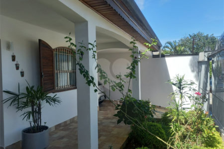 Casa Térrea à venda com 3 quartos, sendo 1 suíte,  em Cidade Dutra, São Paulo, SP