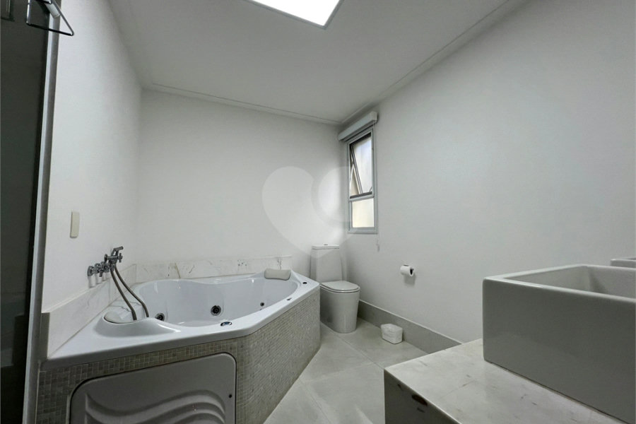 Casa à venda com 4 quartos, sendo 3 suítes,  no condomínio Domus, São Paulo - SP