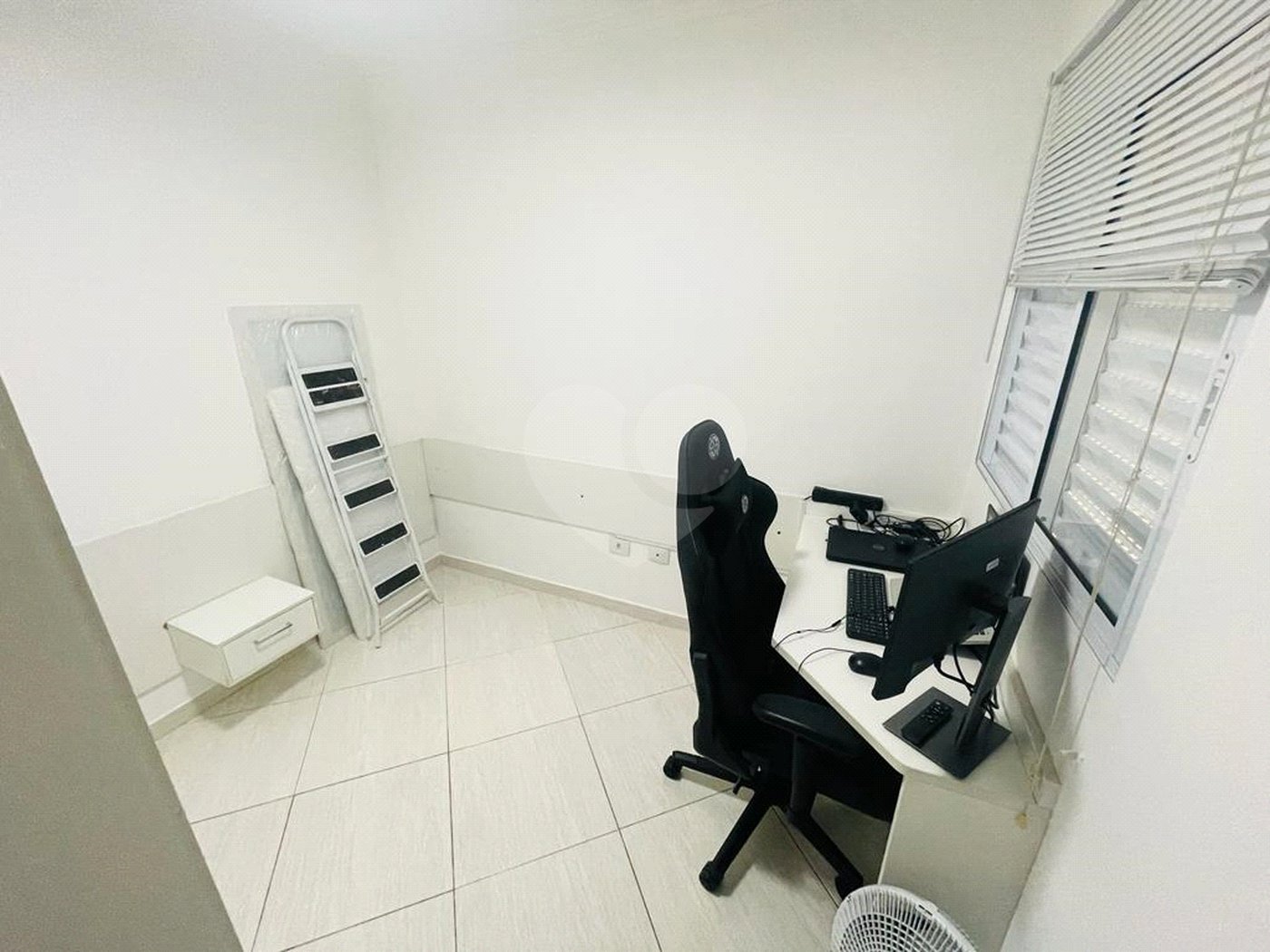 Casa à venda com 3 quartos, sendo 1 suíte,  no condomínio Rafaela I, São Paulo - SP