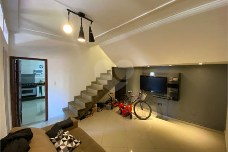 Sobrado à venda com 6 quartos, sendo 2 suítes,  em Vila Mazzei, São Paulo, SP