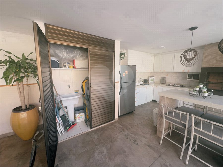 Casa em condomínio à venda com 4 quartos, sendo 2 suítes,  em Caravelas, Armação dos Búzios, RJ