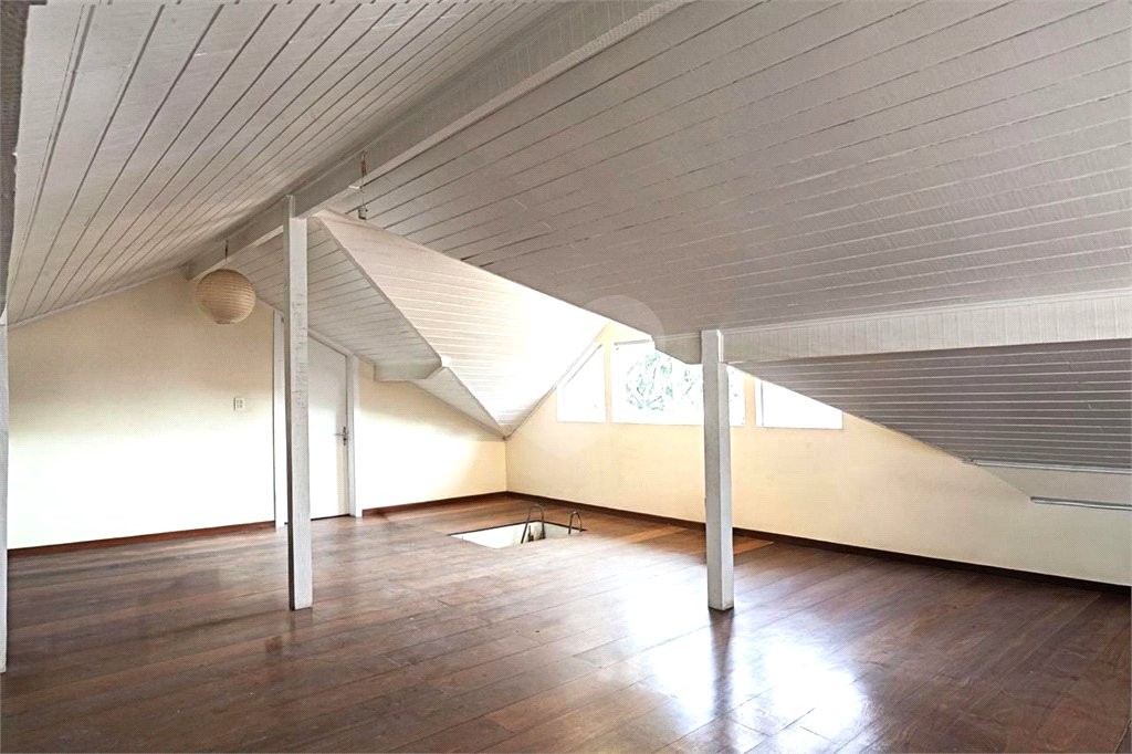 Casa à venda com 4 quartos, sendo 2 suítes, no condomínio Lake Louise, São Paulo - SP