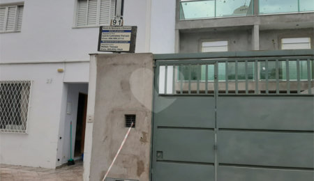 Sobrado à venda com 2 suítes em Vila Nivi, São Paulo, SP