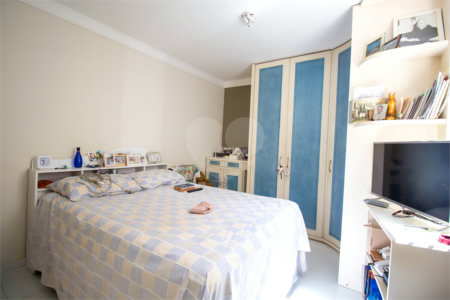 Sobrado à venda com 4 quartos, sendo 3 suítes,  no Centro, São Roque, SP
