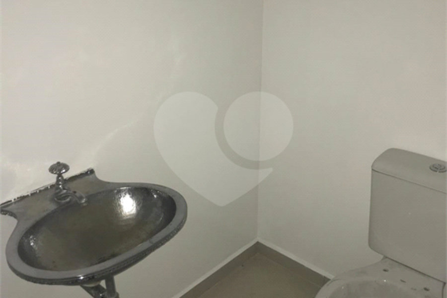 Sobrado à venda com 4 quartos, sendo 1 suíte, em Jardim Floresta, São Paulo, SP