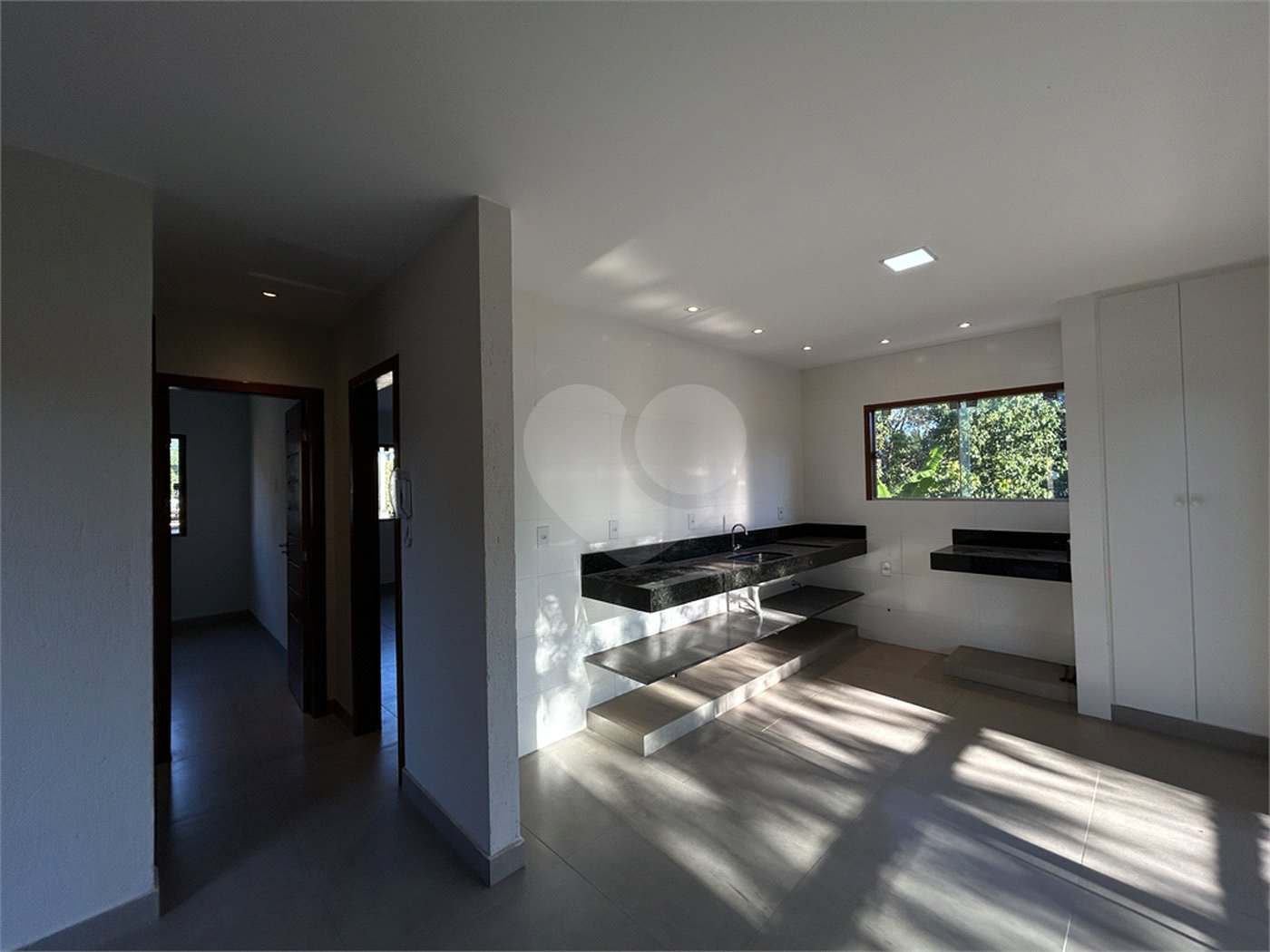 Apartamento à venda com 2 quartos, sendo 1 suíte, no Centro / Arraial D'ajuda, Porto Seguro, BA