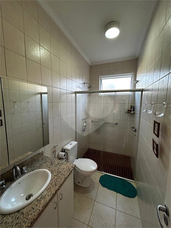 Casa à venda com 3 quartos, sendo 1 suíte, no condomínio Loteamento Recanto dos Paturis, Vinhedo - SP