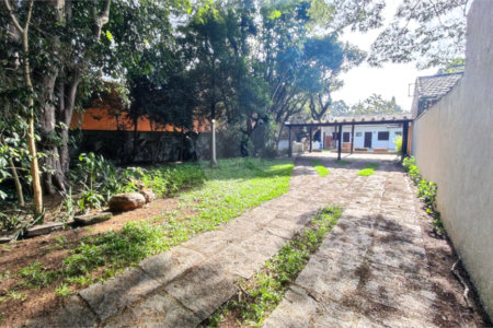 Terreno à venda com 1 suíte em Interlagos, São Paulo, SP